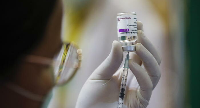 Vaccini: Afp, 3 miliardi di dosi somministrate nel mondo