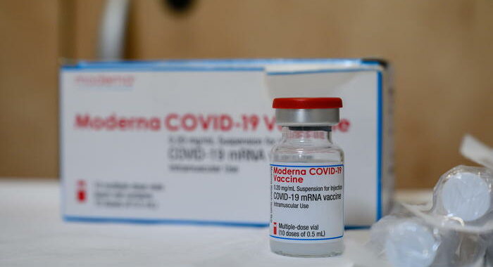 Vaccini: Draghi, anche Moderna pronta a produrre in Italia