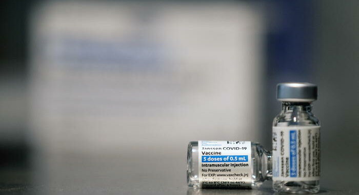 Vaccini: Francia, 30 mln di prime dosi, obiettivo raggiunto