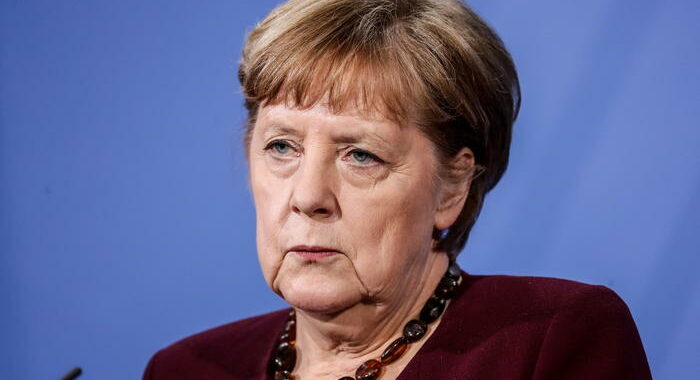 Vaccini: Merkel fa seconda dose Moderna dopo AstraZeneca