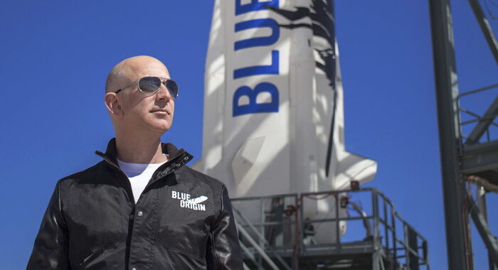 Venduto a 28 milioni di dlr posto su volo spaziale con Bezos