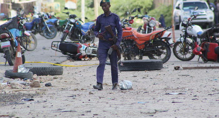 Attentato in Somalia contro polizia, almeno 5 morti