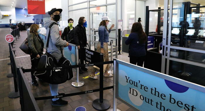 Balzo casi e Delta, Usa mantengono le restrizioni ai viaggi