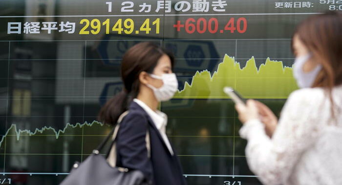 Borsa: a Tokyo apertura in lieve aumento (+0,20%)