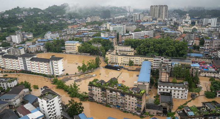 Cina: inondazioni, evacuati in quasi 300mila nell’Henan