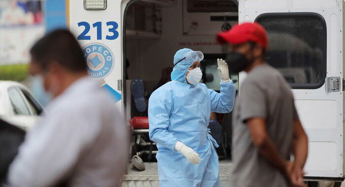 Covid: Afp, oltre 40 milioni di casi in America Latina