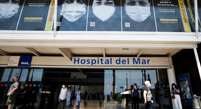Covid: Spagna, in Catalogna ferie dei sanitari ‘a rischio’