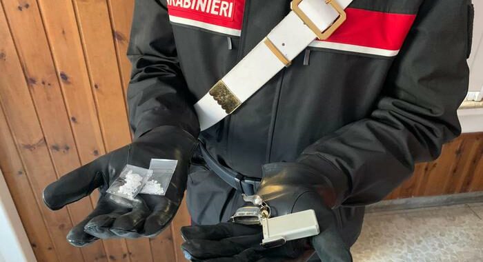 Droga: operazione Cc a Torre Annunziata, 7 arresti