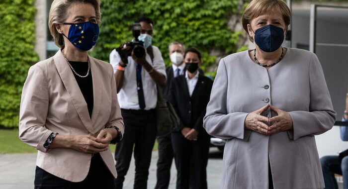 Europei, von der Leyen e Merkel si congratulano con Italia