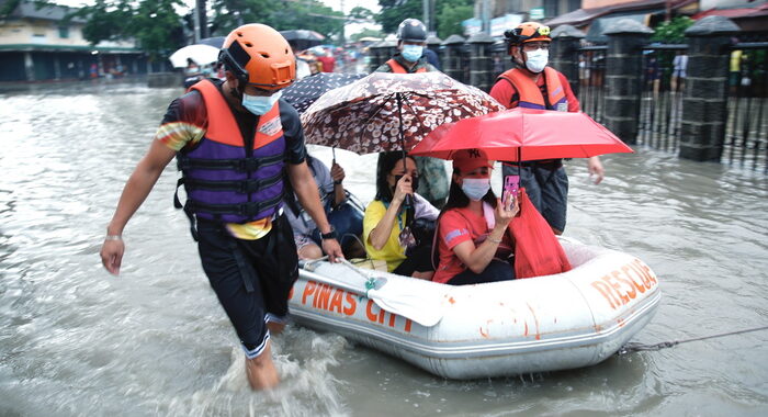 Filippine: migliaia di evacuati a Manila per alluvioni