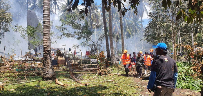 Filippine: si schianta aereo militare, 29 morti