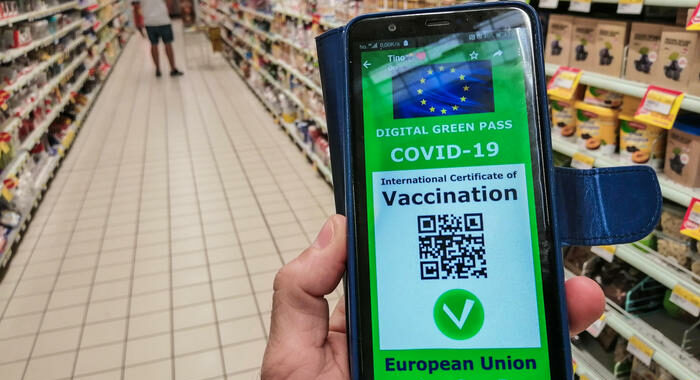 Green pass: in Francia sale domanda certificati falsi,+5000%