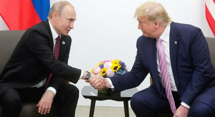 Guardian, Putin mosse gli 007 per sostenere Trump nel 2016