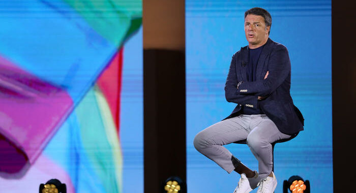 M5s: Renzi,non esiste più,si scusi chi diceva Conte o niente