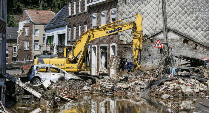 Maltempo: media Belgio, almeno 36 morti, centinaia dispersi