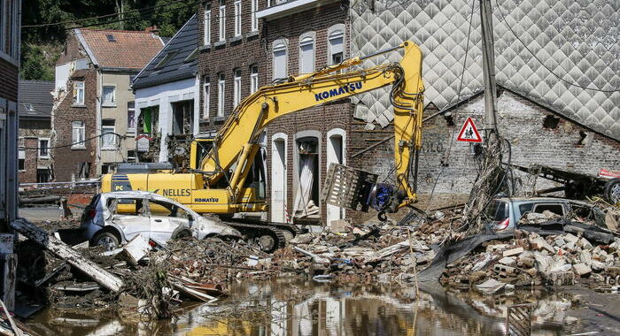 Maltempo: media Belgio, almeno 36 morti, centinaia dispersi