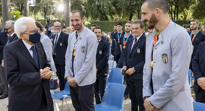 Mattarella conferisce onorificenze a Mancini e Nazionale