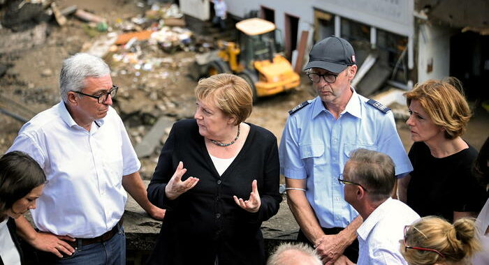 Merkel su luoghi alluvioni, ‘immagini spettrali’