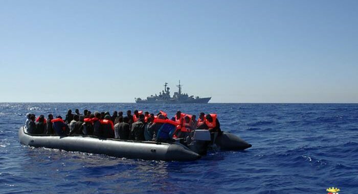 Migranti: naufragio in Tunisia, 8 cadaveri ripescati a Sfax