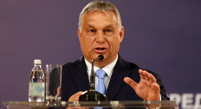 Orban convoca un referendum sulla legge anti Lgbtq
