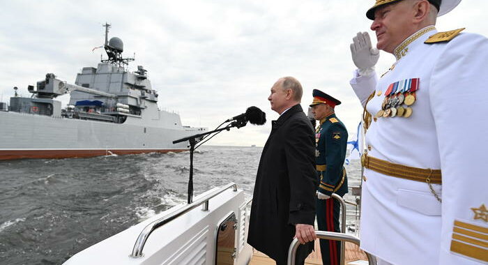 Putin, la flotta russa è in grado di sferrare attacchi letali