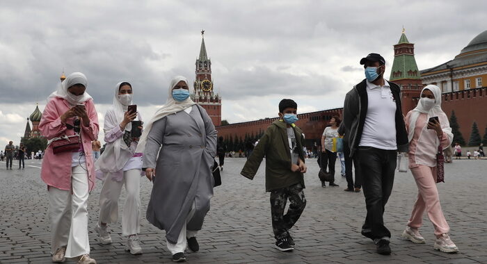 Russia, oltre 25 mila contagi in 24 ore, record da gennaio