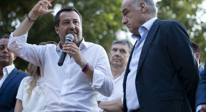 Salvini, la camorra è merda, non accettiamo suoi voti