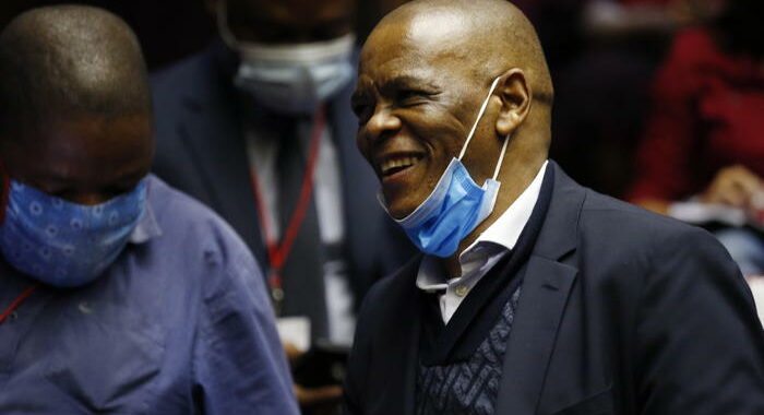 Sudafrica: si è costituito l’ex presidente Zuma