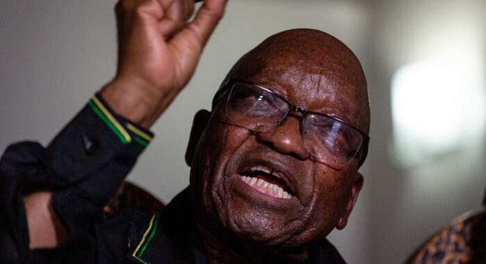 Sudafrica: Zuma non si consegna alla Polizia