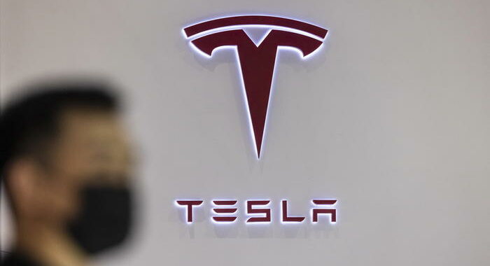 Tesla accetterà di nuovo i Bitcoin, la valuta risale