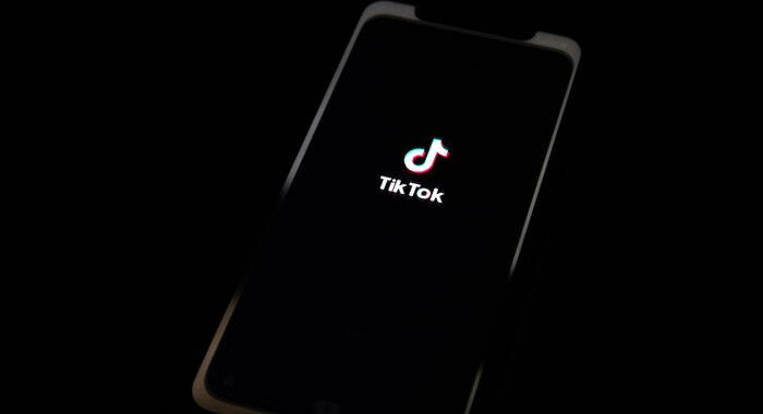 TikTok, mette in vendita la sua intelligenza artificiale
