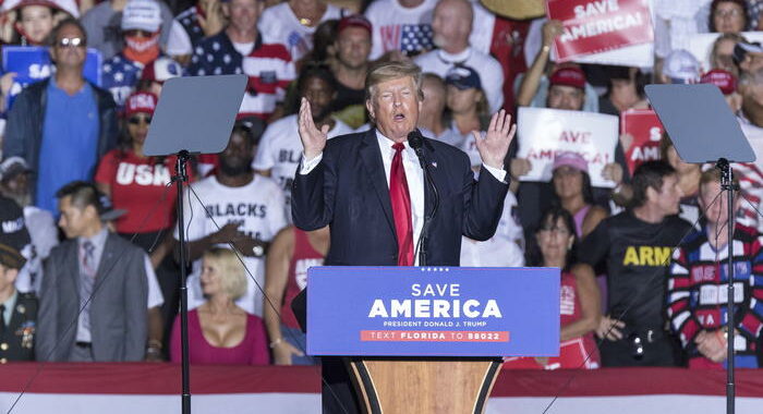 Usa: Trump in Florida, no a politiche immigrazione Biden