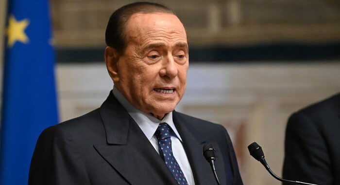 Vaccini:Berlusconi, non strumentalizzare,ora unità nazionale