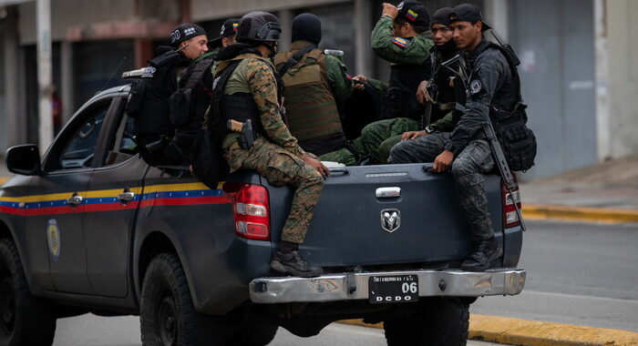 Venezuela: scontri gang-polizia, bilancio sale a 26 morti