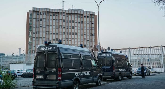 Violenze su detenuti a Torino, chiesto processo per 25