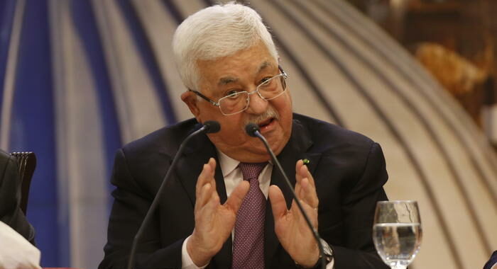 Abu Mazen incontra Gantz, prima riunione da un decennio