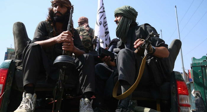 Afghanistan: Facebook mette al bando i talebani