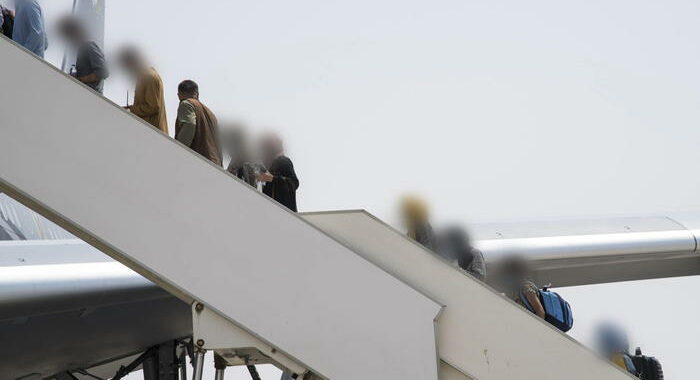Afghanistan: Francia terminerà evacuazioni venerdì sera
