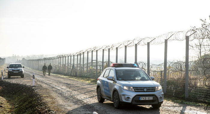 Afghanistan: migranti, scontri al confine tra Serbia e Ungheria