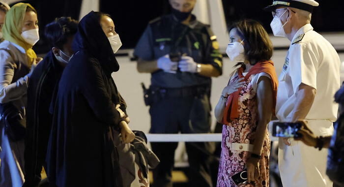 Afghanistan: Spagna, alcune persone ‘resteranno là’