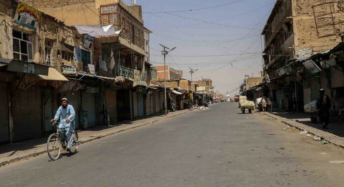 Afghanistan: Talebani, abbiamo preso Kandahar