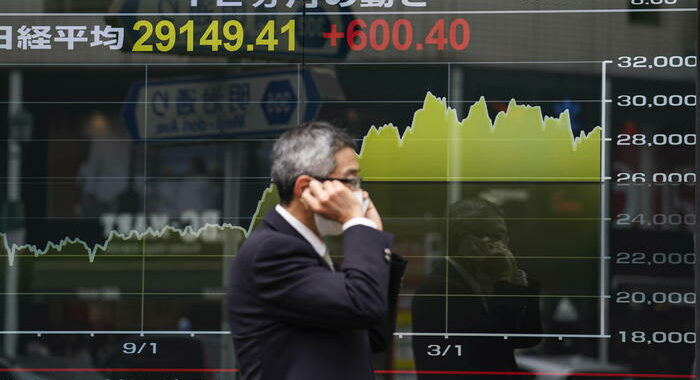 Borsa: a Tokyo apertura in rialzo (+0,54%)