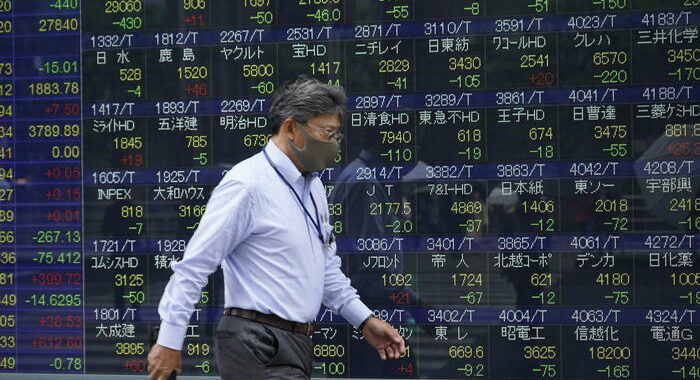Borsa: a Tokyo apertura piatta (+0,02%)