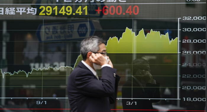 Borsa: Tokyo, apertura in aumento (+0,38%)