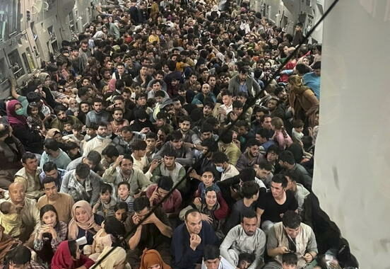 C’erano 823 persone su volo ‘simbolo’ evacuazioni Kabul