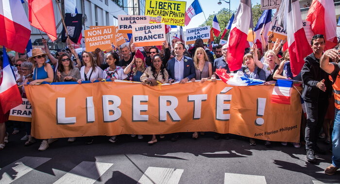 Covid: Francia, quinto weekend di protesta anti-Green pass