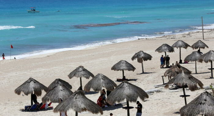 Covid: Martinica chiude spiagge e invita i turisti a partire