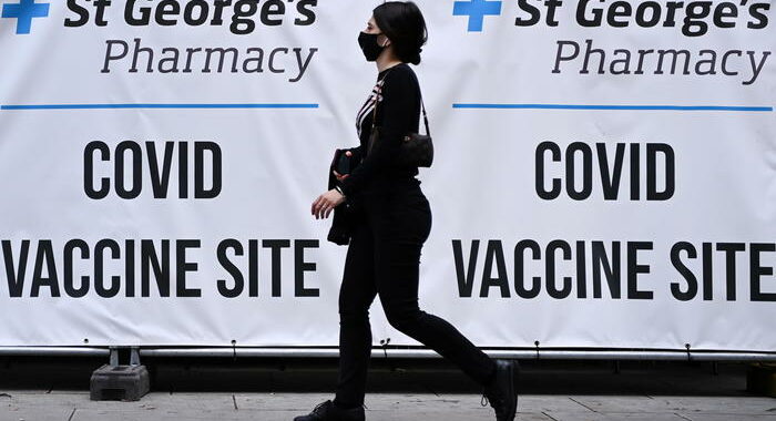 Covid: torna al rialzo la tendenza dei contagi in Gb