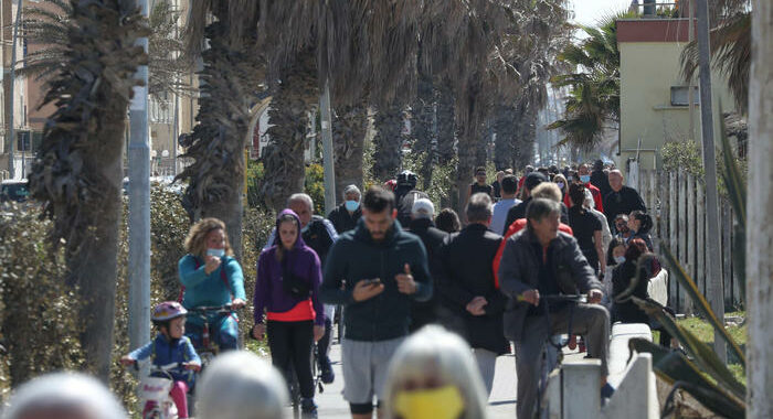 Covid:Gimbe,+4,3%nuovi casi;sale a 49 media decessi al dì