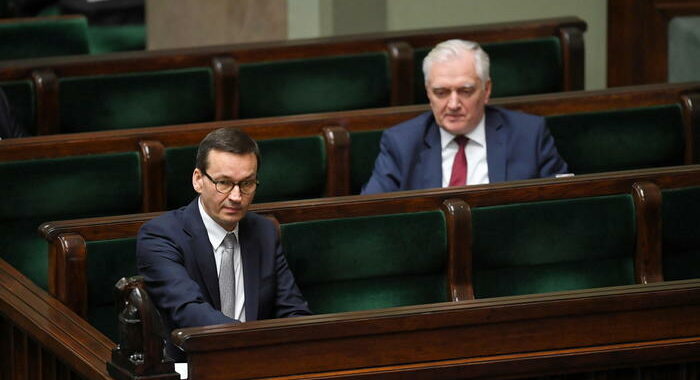 Crisi di governo in Polonia, Morawiecki caccia il suo vice